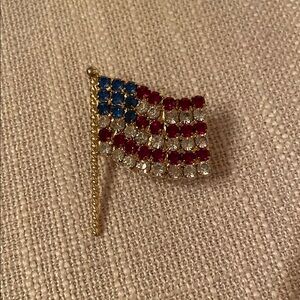 Elegant Gold American Flag Brooch